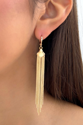 Női fülbevalók vonzó dizájnnal, különleges alkalmakra.