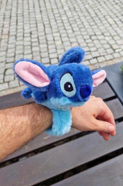 STICHLET plüss karkötő gyerekeknek, Szín: kék, IVET.HU - A te online butikod.