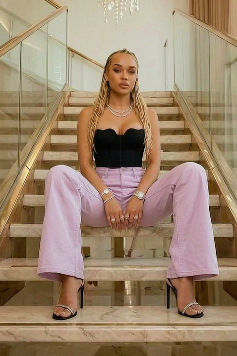 VIREZA női magas derekú farmer szaggatott résszel, finom színben, Szín: lila, IVET.HU - A te online butikod.