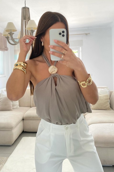 BEATITA MOCHA laza női blúz dekoratív díszítéssel és látványos nyakkivágással, Szín: mokka, IVET.HU - A te online butikod.
