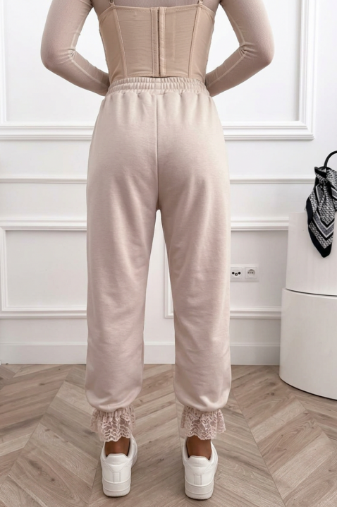 VESPERIA BEIGE romantikus női boho nadrág finom csipkés díszítéssel és kényelmes sziluettel, Szín: bézs, IVET.HU - A te online butikod.