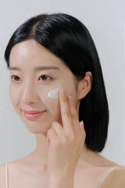 SKIN1004 Madagascar Centella Hyalu-Cica Water-Fit Sun Serum 50mlIVET.HU - A te online butikod.