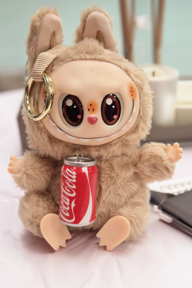 LABUBU COCA COLA BEIGE táska dísz