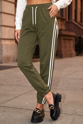 BERLETA KHAKI női sportos nadrág megkötővel és dekoratív oldalsó csíkokkal